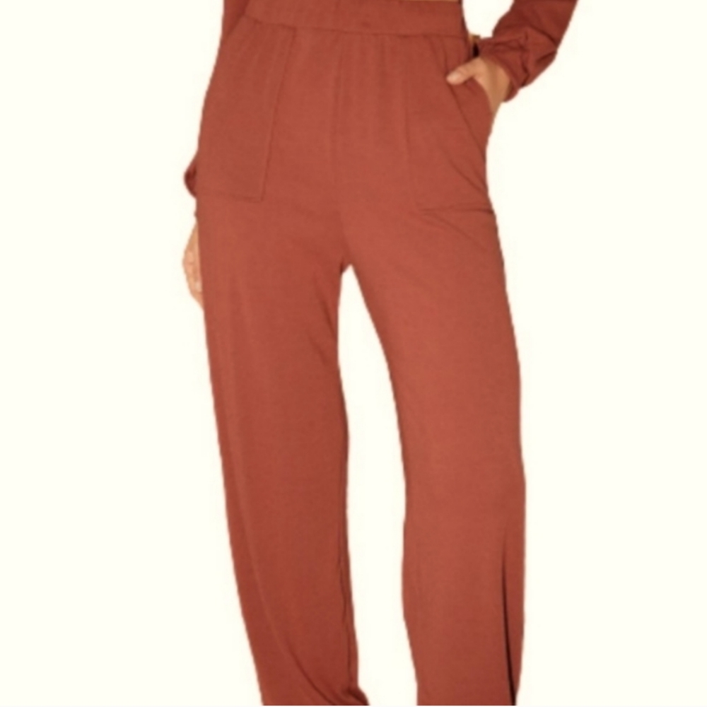 Lulu's joggers pant size small